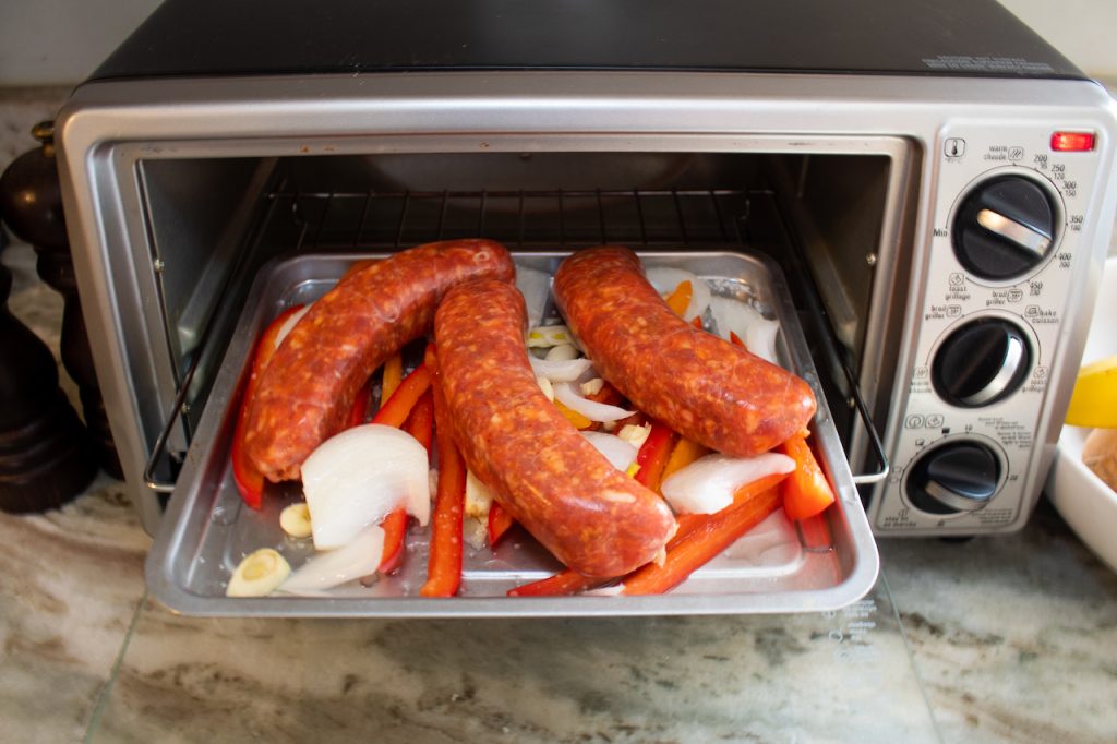 https://thebrilliantkitchen.com/wp-content/uploads/2021/01/sausage-and-peppers-in-to1313sbd-1024x682.jpg