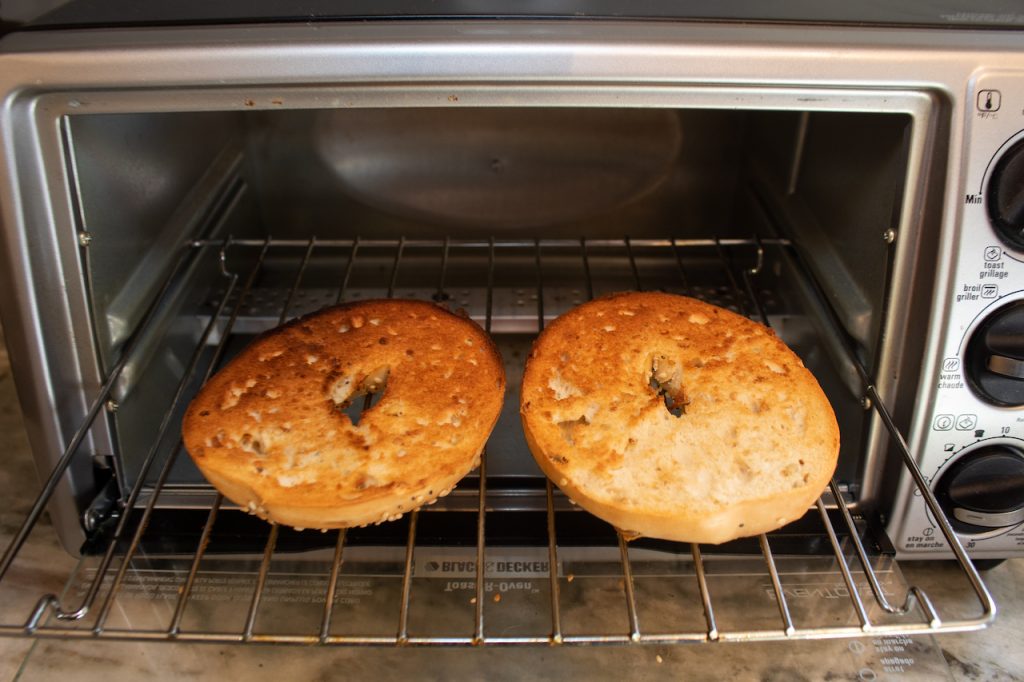 https://thebrilliantkitchen.com/wp-content/uploads/2021/01/toasted-bagel-in-to1313sbd-1024x682.jpg