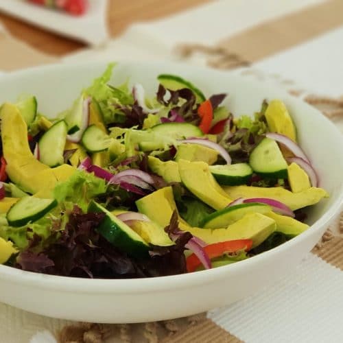 Avocado salad as side dish for chicken