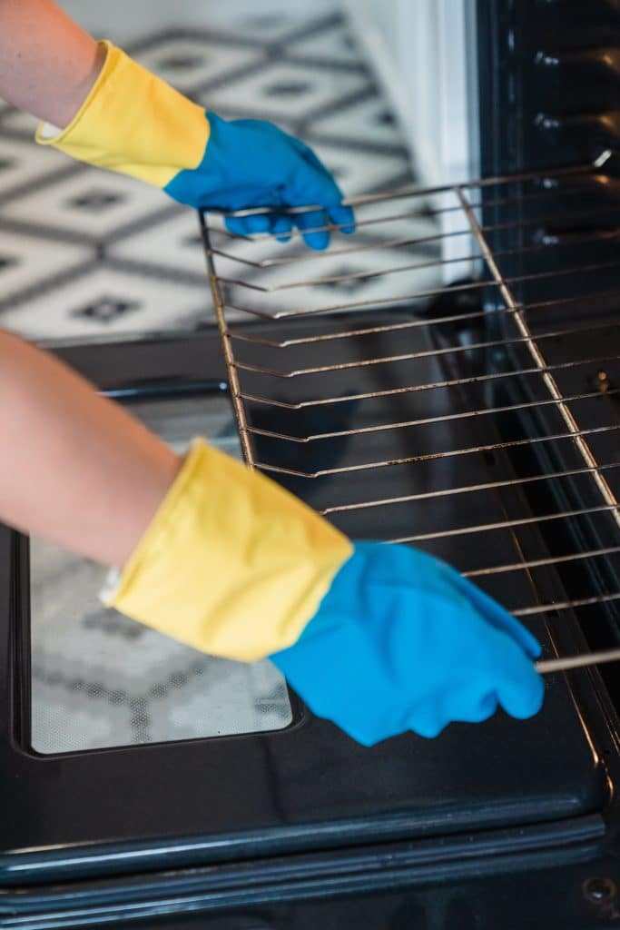 How to Clean a Toaster Oven 2